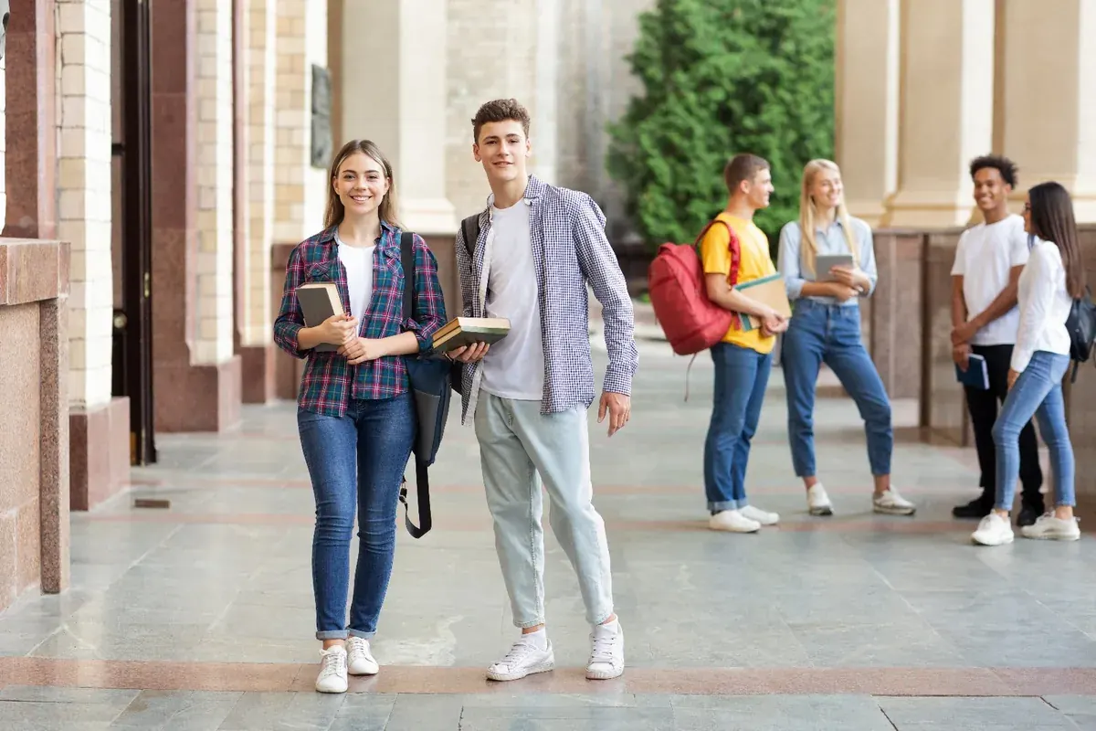 Cursos y ciclos AKDMY